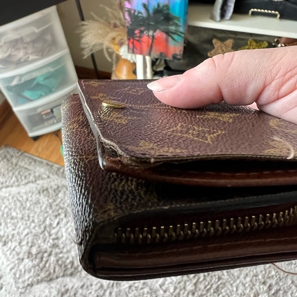 LV monogram wallet 5 1/2 x 3 1/2- CA0322 - Picture 6 of 17